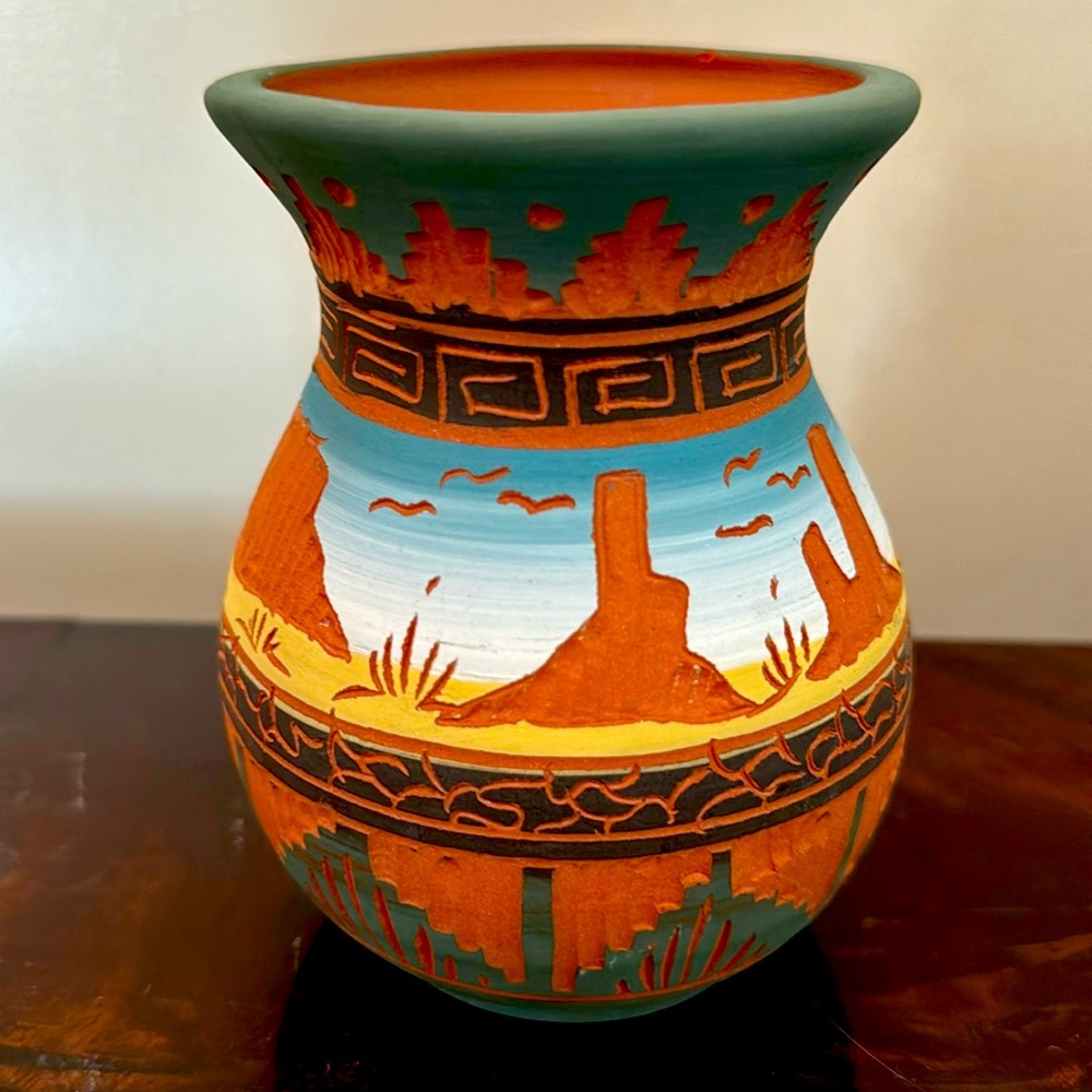 Navaho signed Terracotta pot